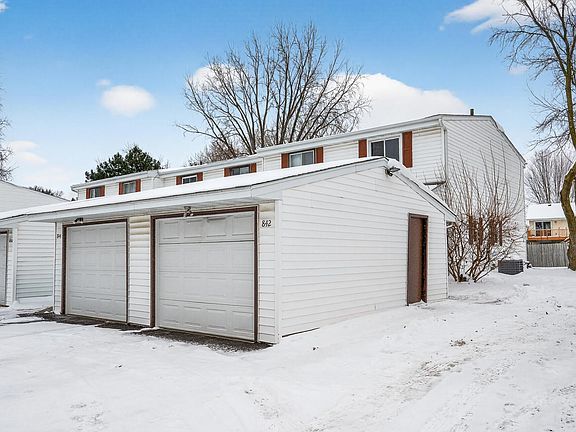 3rd image of 842 Woodgate Dr #211