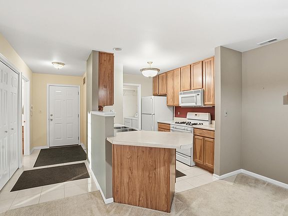 3rd image of 545 Cambridge Ct Unit 1-D