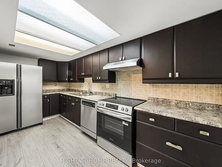 360 Bloor St E #411 — Photo 12