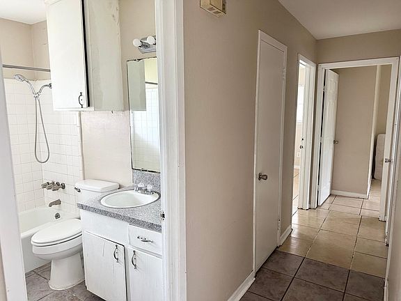 5th image of 5601 Tanglewood Dr
