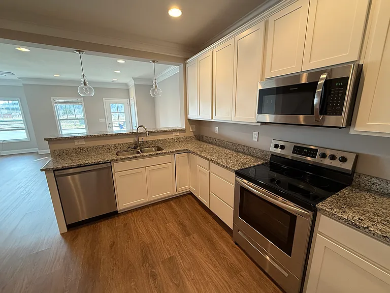 336 Broadberry Ave — Photo 8