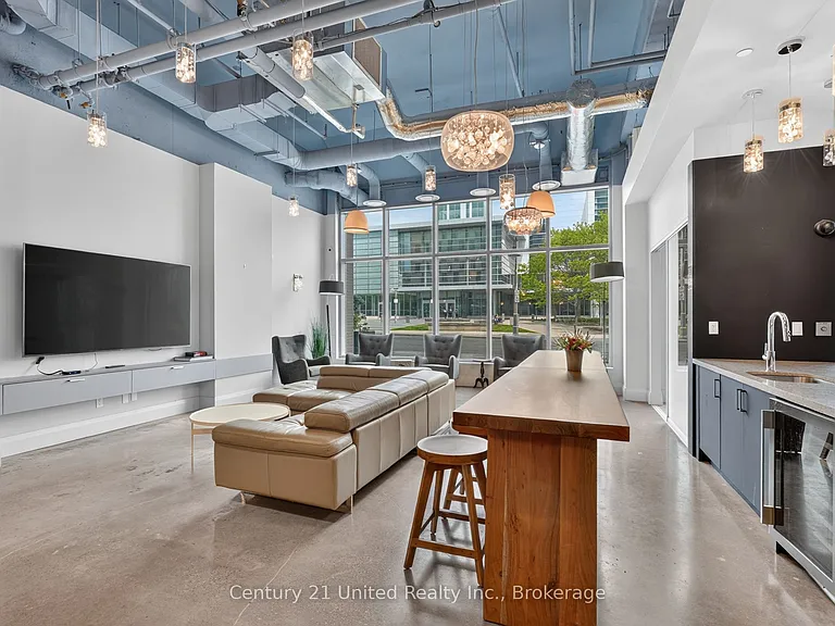 100 Bond St E #422 — Photo 9