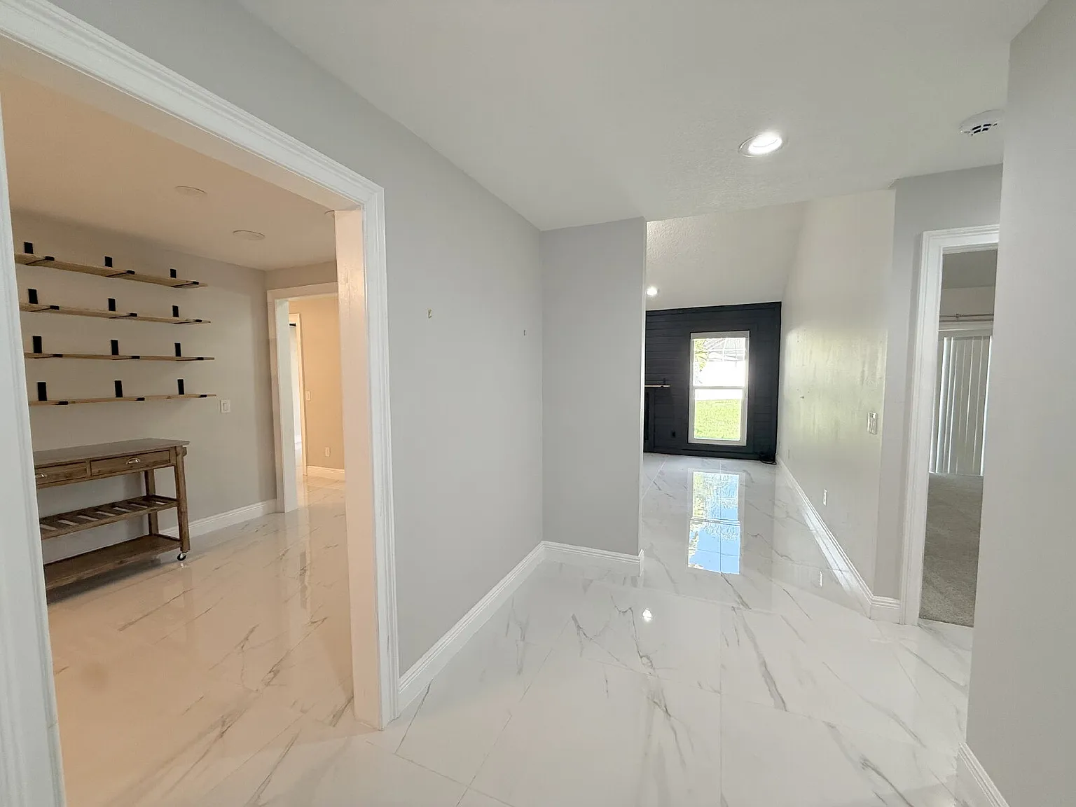 3 bed, 3.0 bath, 1905 sqft, $3,200 — Photo 3