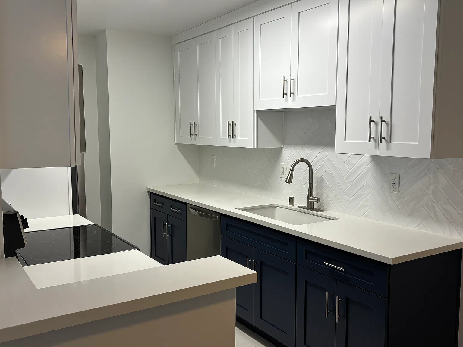 2 bed, 831 sqft, $2,595 — Photo 2