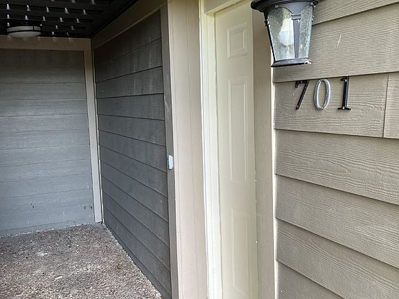 3rd image of 701 Ashlawn Pl #0