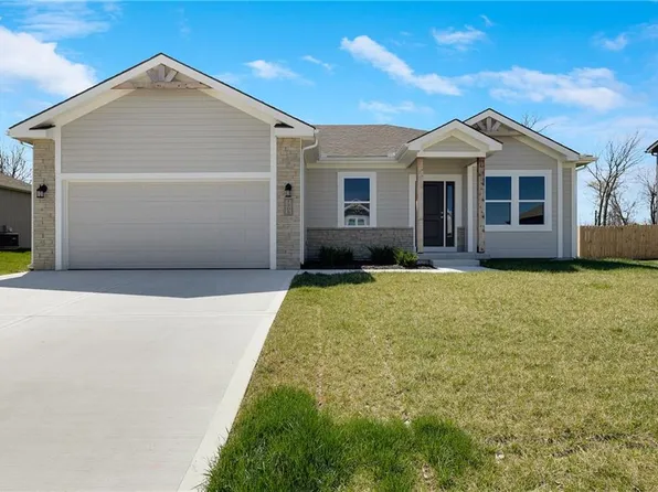 1305 SW 10th Ter, Oak Grove, MO 64075