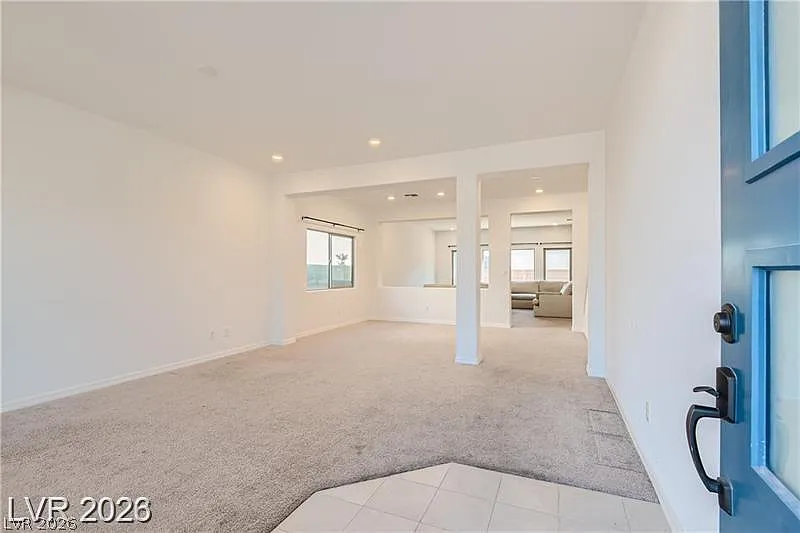 4 bed, 2.5 bath, 3000 sqft, $3,355 — Photo 2