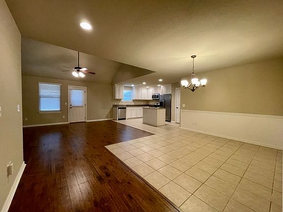 2nd image of 810 SW Pure Globe St