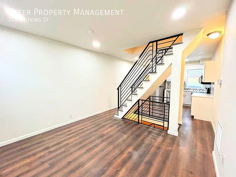 246 Watkins St — Photo 8