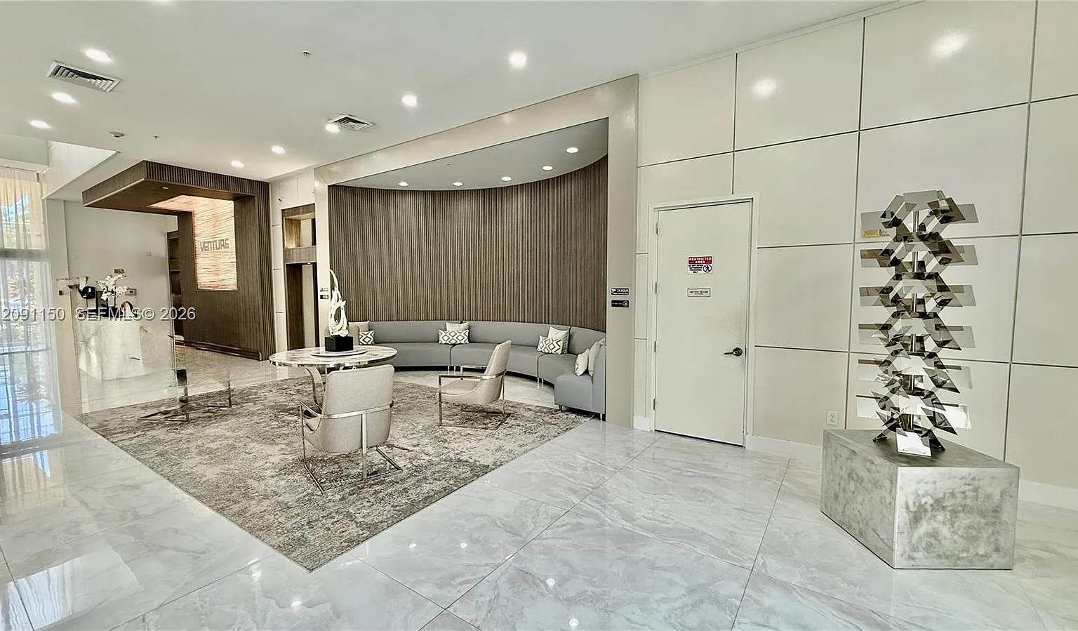 Venture At Aventura East — Photo 3