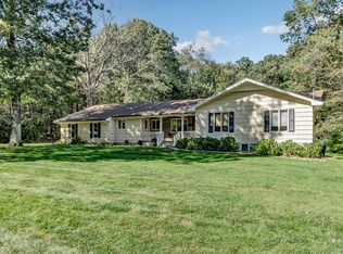 21 Newton Ln, Trumbull, CT 06611