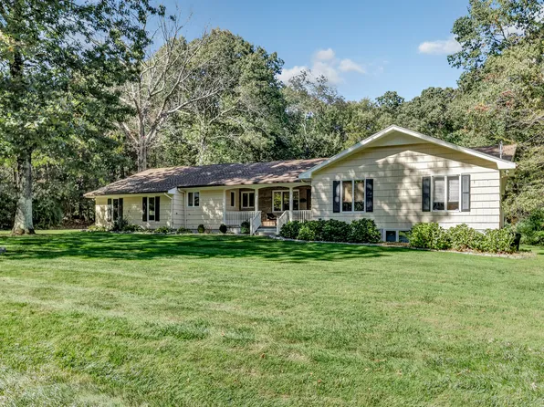 21 Newton Lane, Trumbull, CT 06611