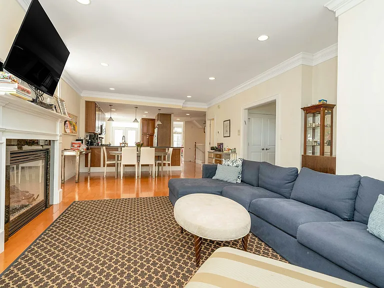 25 E Linden Ave — Photo 8