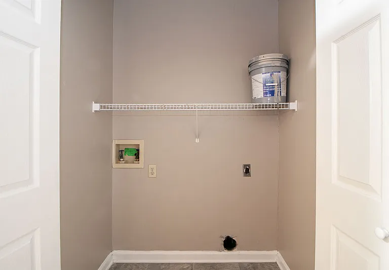 131 Lilian Dr — Photo 9