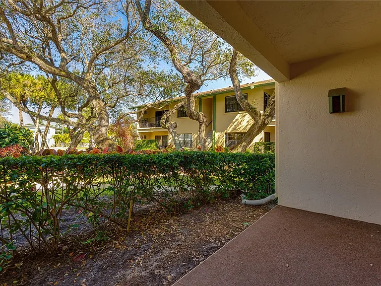 910 E Causeway Blvd #B5 — Photo 18