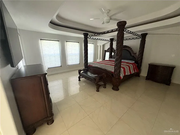 4004 El Jardin — Photo 3