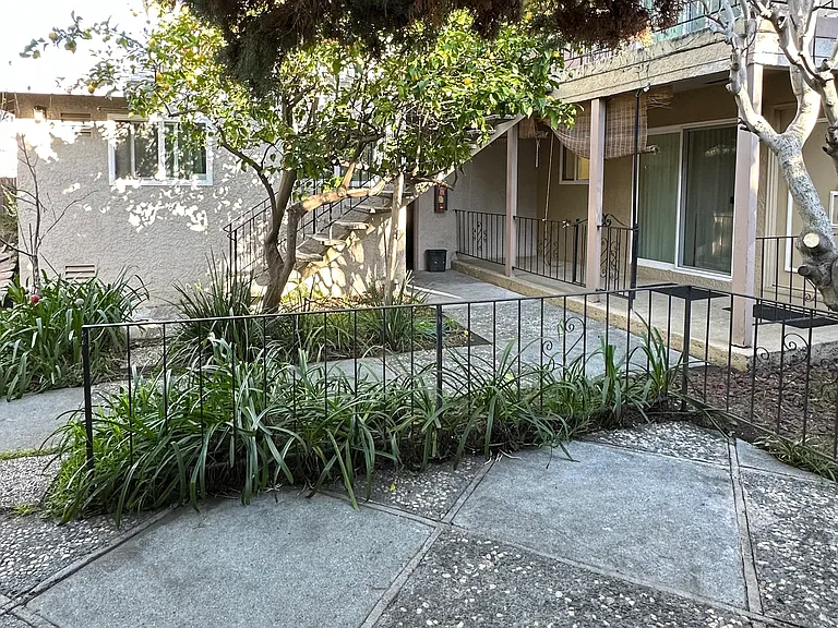 Fourplex courtyard