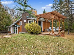 107 Lighthouse Ln, Ottawa, ON K7S3G7