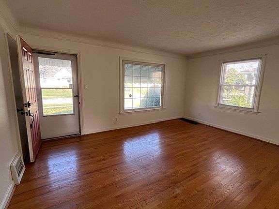 2nd image of 1607 Parker Dr