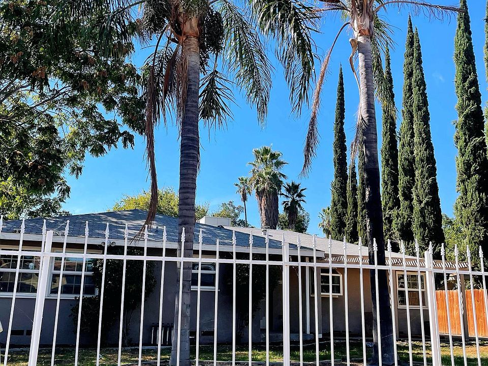 1st image of 3448 Acacia Ave