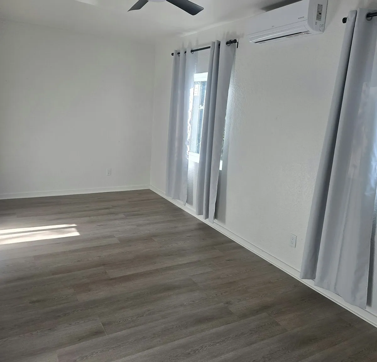 1545 West 30th Street, Unit R3 — Photo 4