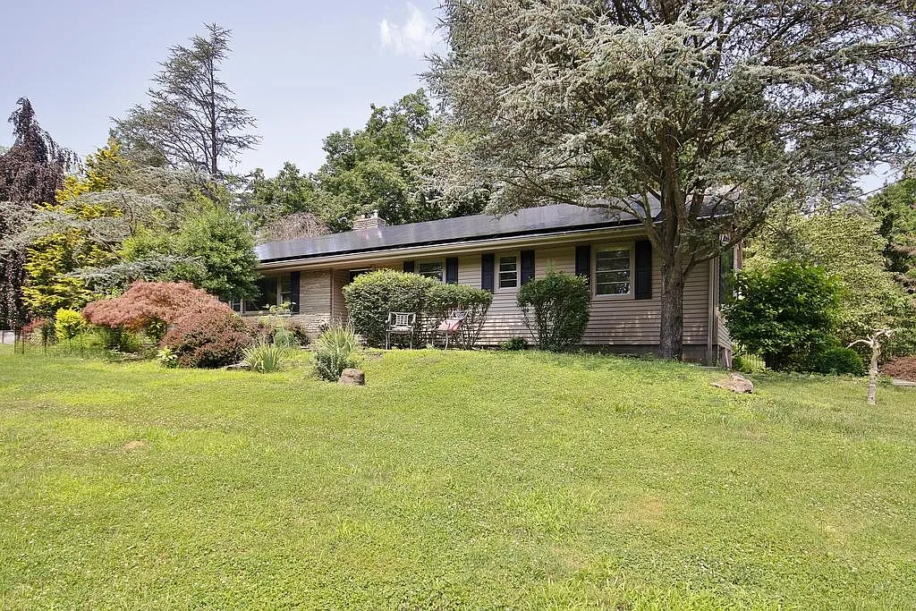 4 bed, 2774 sqft, $4,500 — Photo 1