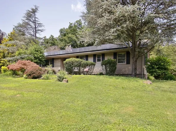 27 Reed Rd, New Hamburg, NY 12590