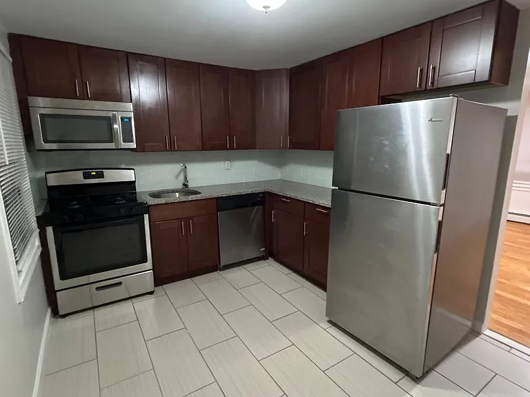 37B Hawthorne Dr #1 — Photo 15