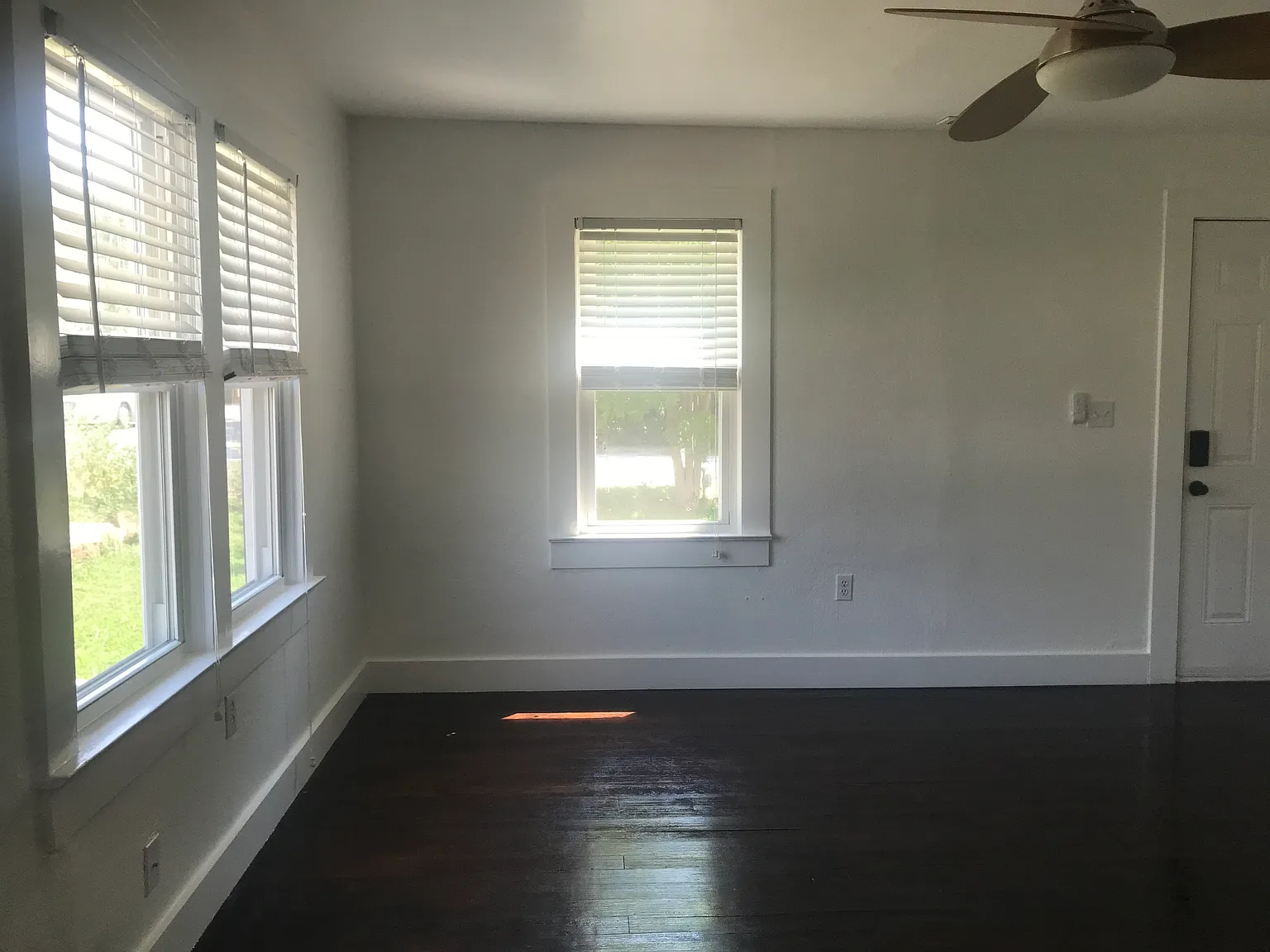 3 bed, 975 sqft, $1,800 — Photo 3