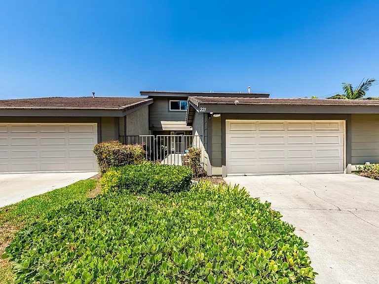 221 E Ponderosa Ln — Photo 1
