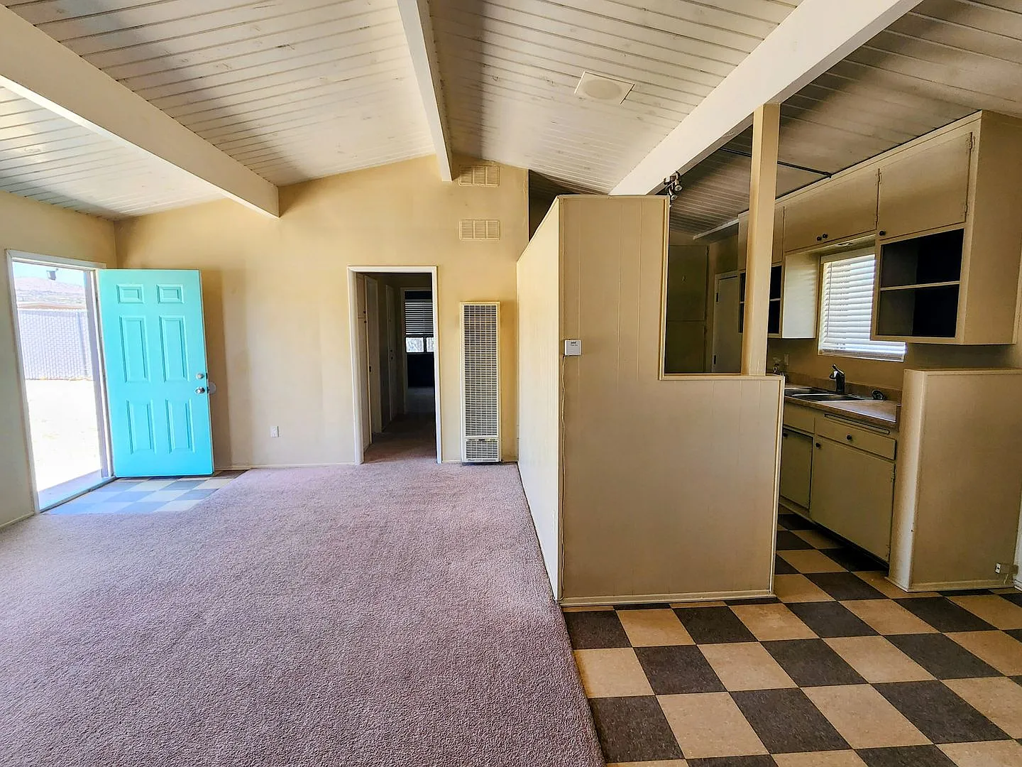 Cozy 2 Bed/1 Bath House-Unfurnished ** — Photo 4
