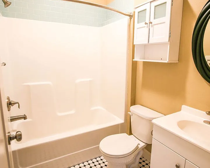 1040 E Walnut St — Photo 9