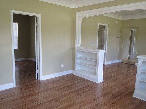 3rd image of 2607 E Columbus Dr