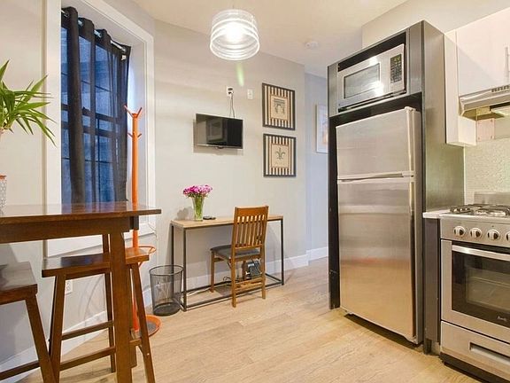 3rd image of 139 Essex St APT 9A