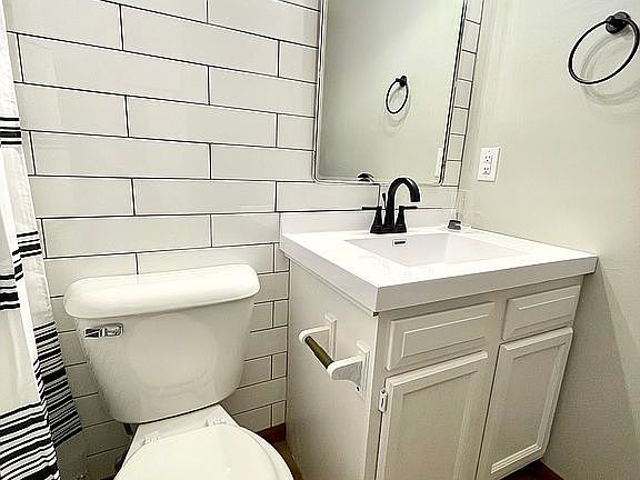 3rd image of 1620 Brook Park Dr #622
