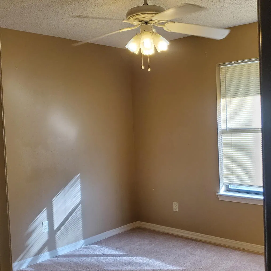 3 bed, 1944 sqft, $1,600 — Photo 4