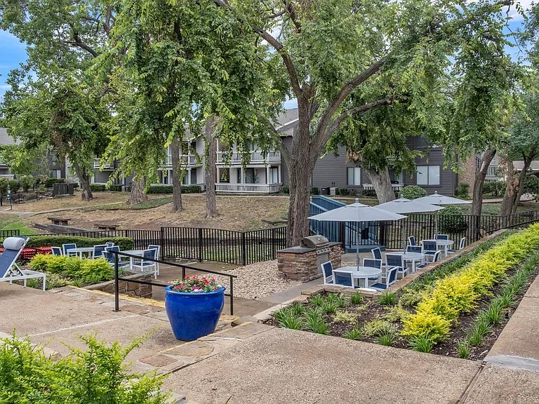Riverwalk Apartments — Photo 31