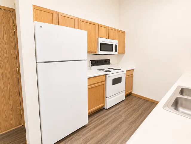 Greenbrier Apartments — Photo 6