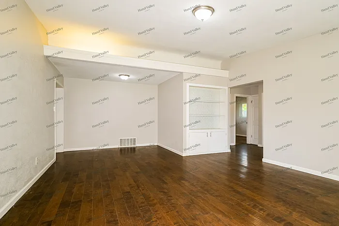 7345 Hawthorne Ave — Photo 4