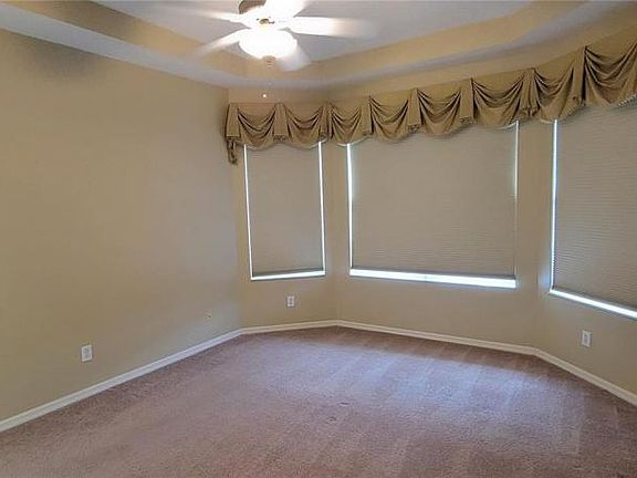 5th image of 4032 Whispering Oaks Dr