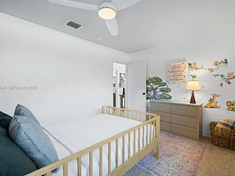 930 N 11th Ct — Photo 19