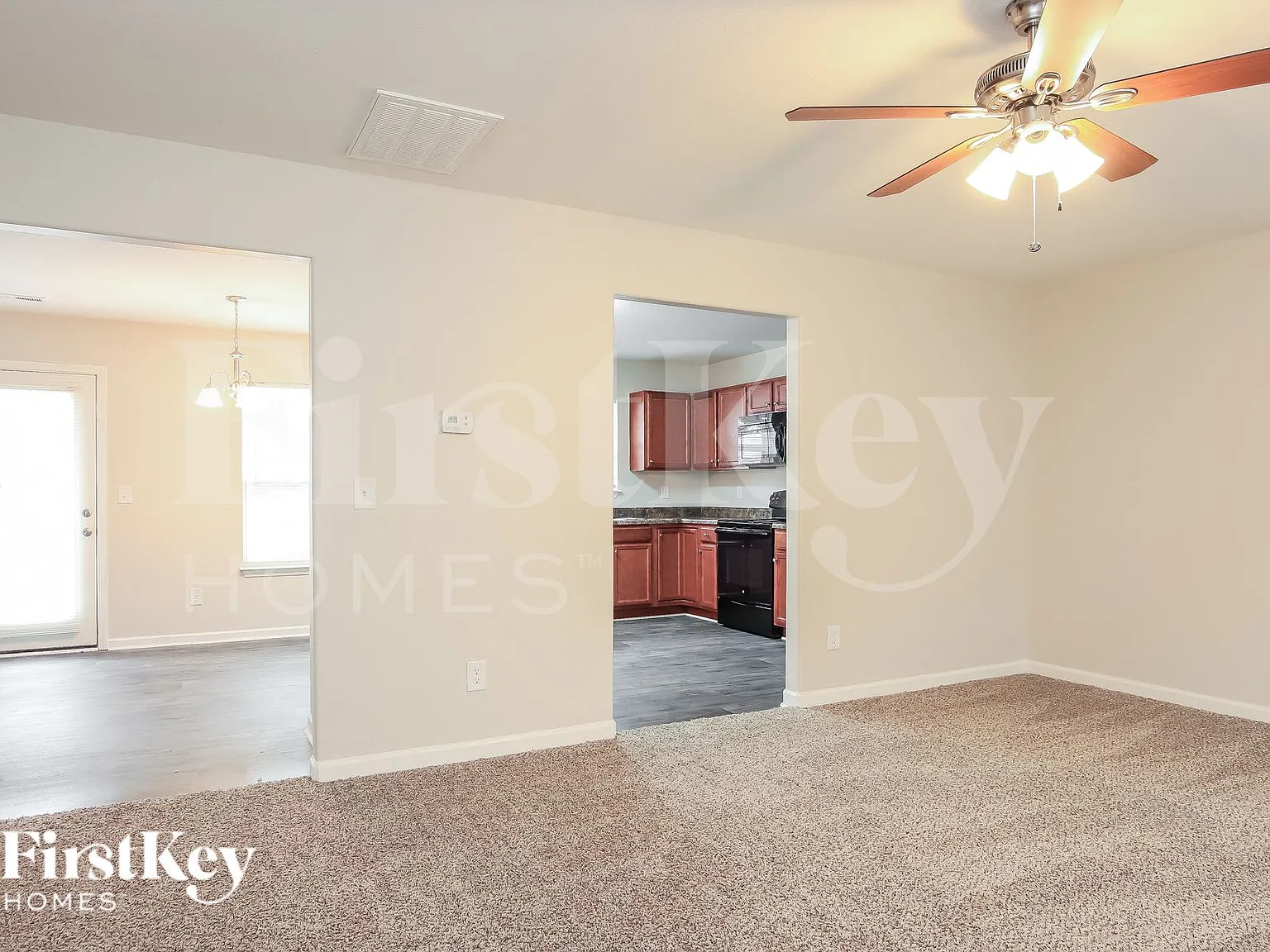 4 bed, 2.5 bath, 1601 sqft, $2,085 — Photo 4