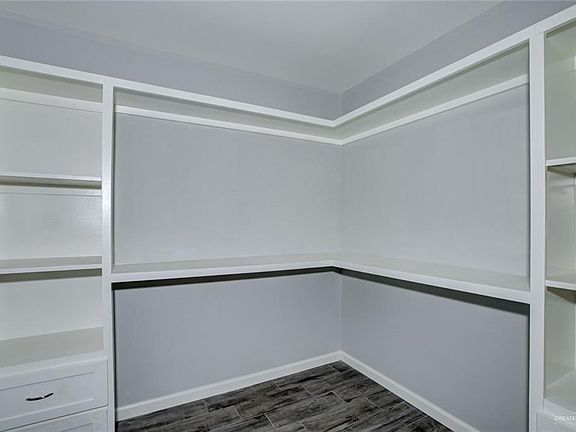 4th image of 612 N Linares St