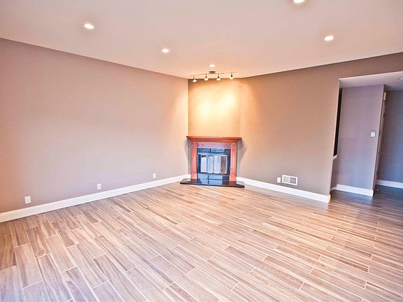 3rd image of 222 Kingston St