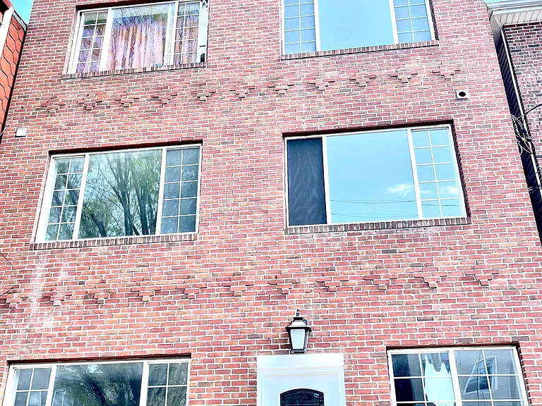 122 Lincoln St #2R — Photo 1