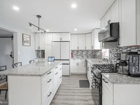 611 W Summer Rd, Minotola, NJ 08341