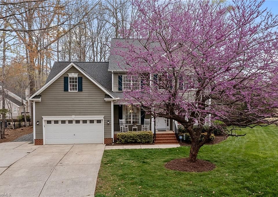 1st image of 202 Oakmont Ct