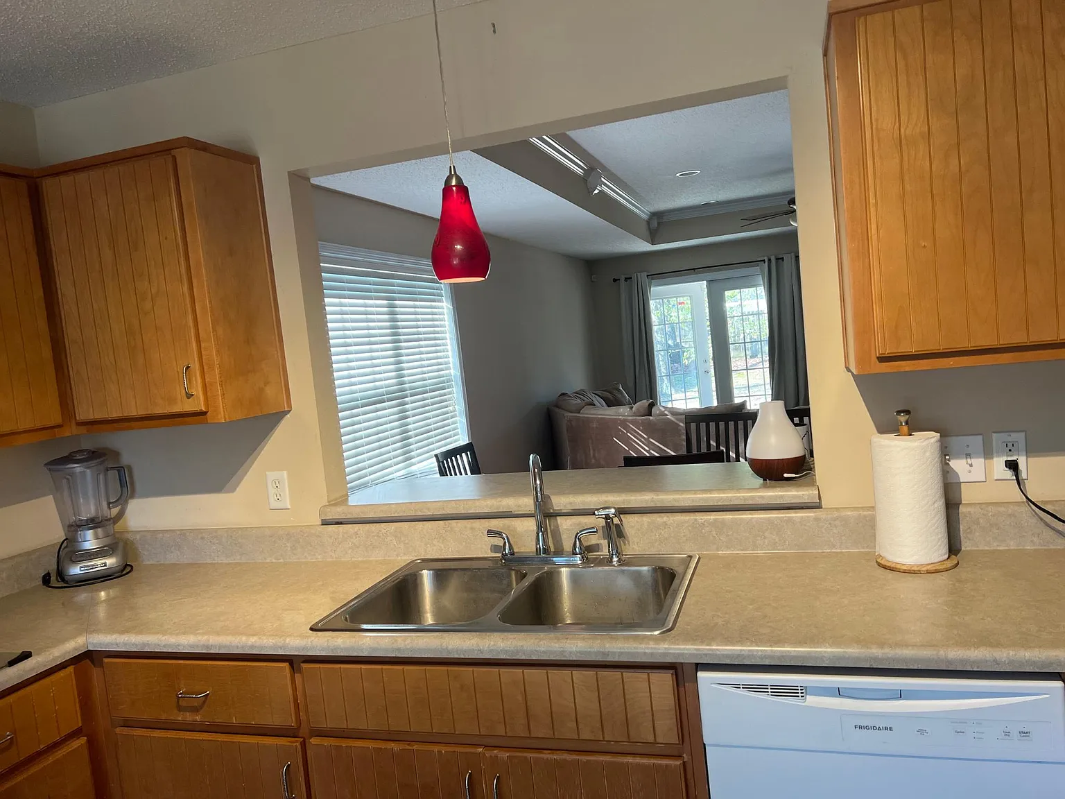 221 Primrose Dr — Photo 4