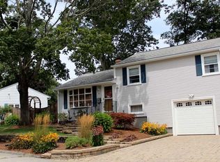 9 Pettine St, Coventry, RI 02816