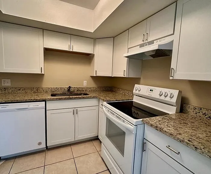 1830 Maravilla Ave #321 — Photo 9